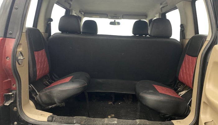 2017 Mahindra TUV300 T8, Diesel, Manual, 1,13,073 km, Third Seat Row ( optional )