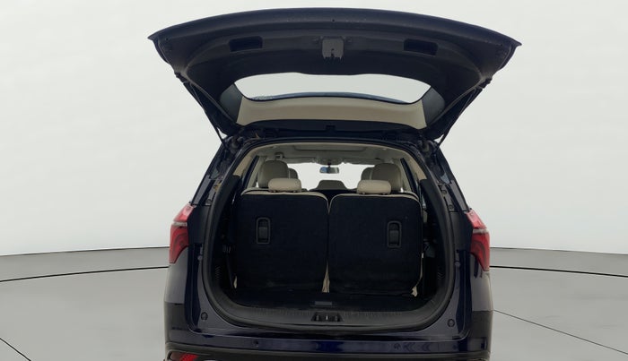 2022 Mahindra XUV700 AX 5 P MT 7 STR, Petrol, Manual, 38,236 km, Boot Door Open