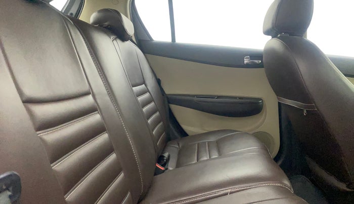 2012 Hyundai i20 SPORTZ 1.4 CRDI, Diesel, Manual, 83,457 km, Right Side Rear Door Cabin