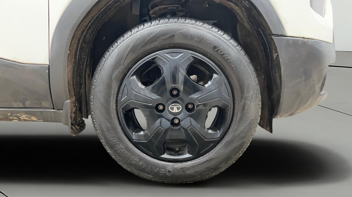 2023 Tata PUNCH ACCOMPLISHED MT, Petrol, Manual, 71,438 km, Right Front Wheel