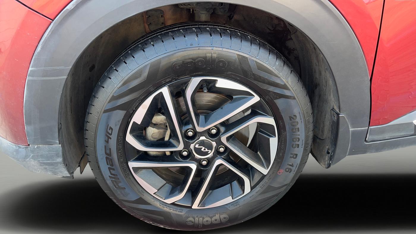 2022 KIA CARENS LUXURY PLUS 1.4 PETROL 7 STR, Petrol, Manual, 68,570 km, Left Front Wheel