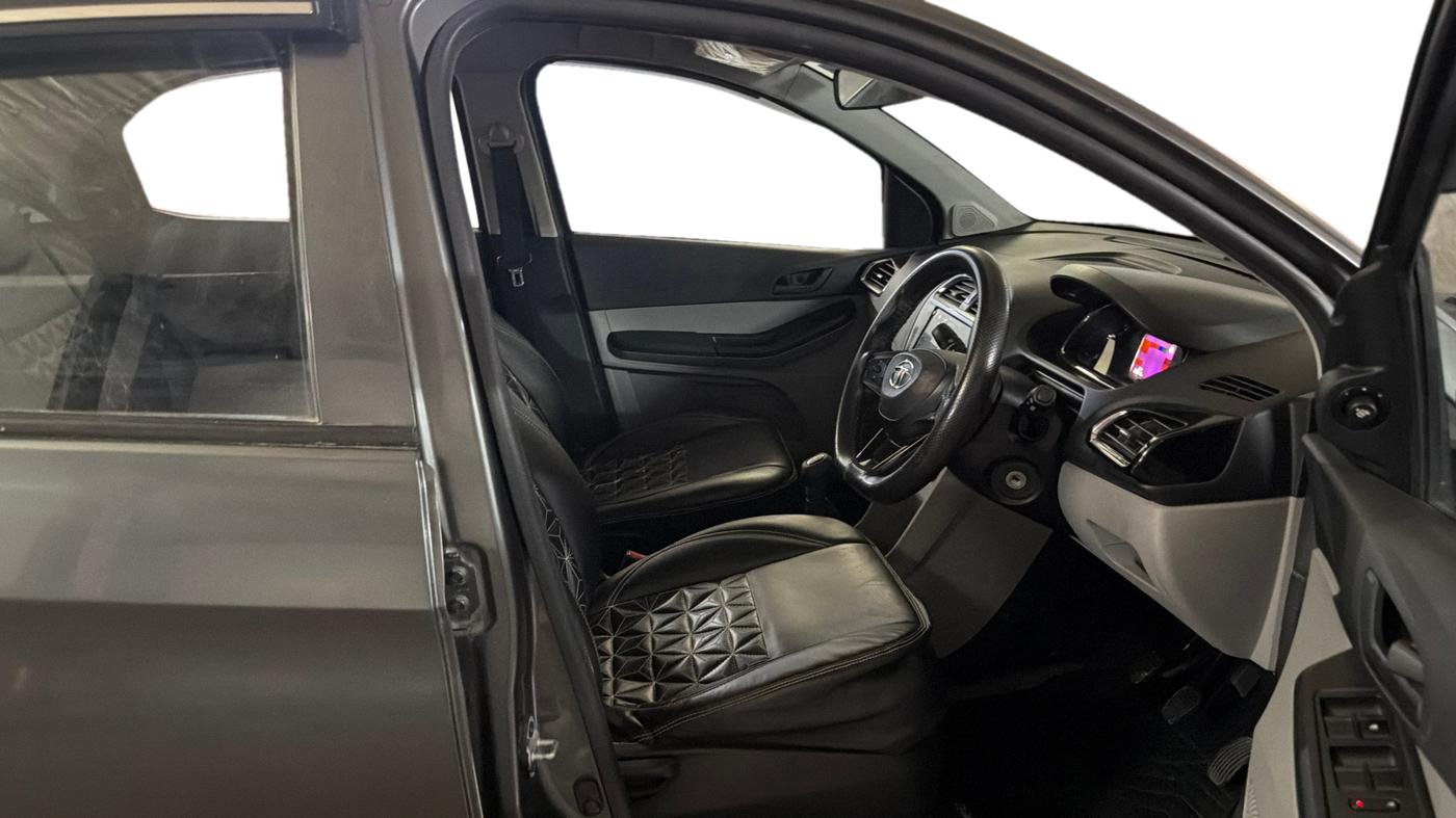 2021 Tata Tiago XT PETROL, Petrol, Manual, 23,803 km, Right Side Front Door Cabin