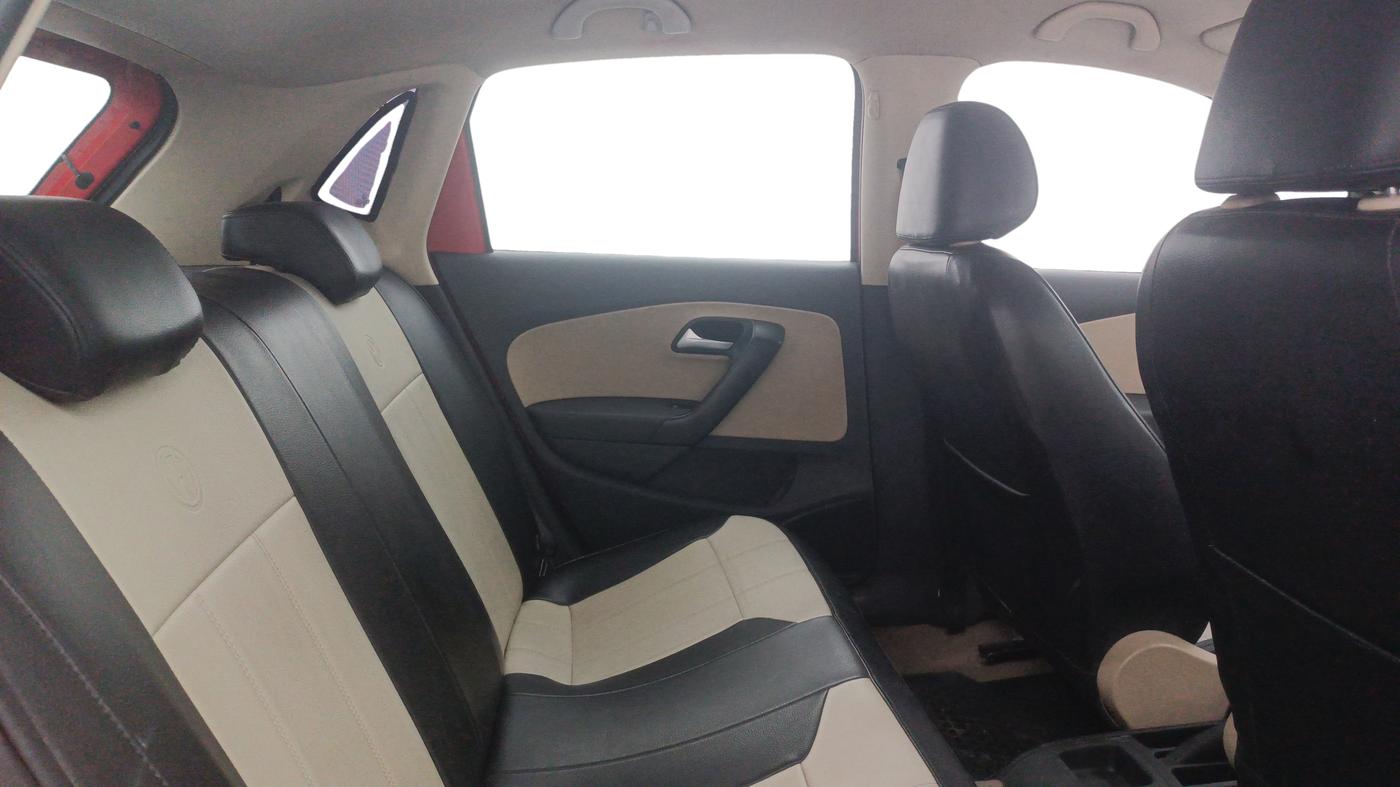 2016 Volkswagen Polo HIGHLINE1.5L, Diesel, Manual, 1,46,206 km, Right Side Rear Door Cabin