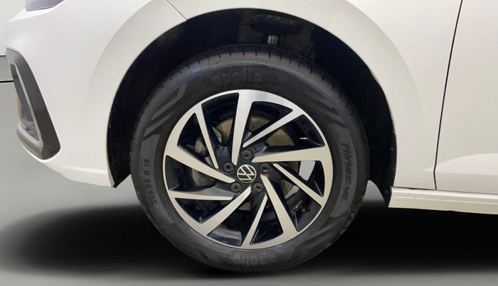 2024 Volkswagen VIRTUS TOPLINE TSI 1.0 AT, Petrol, Automatic, 6,586 km, Left Front Wheel