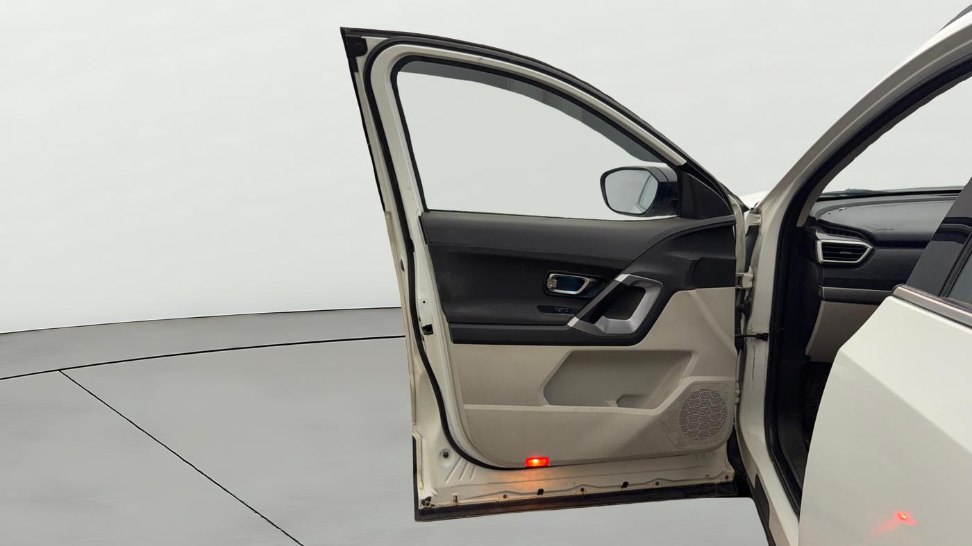 2022 Tata Safari XT PLUS, Diesel, Manual, 94,541 km, LHS Front Door
