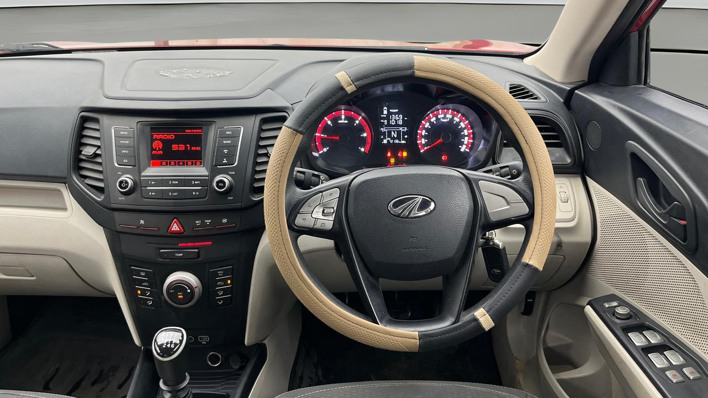 2022 Mahindra XUV300 W6 1.5 Diesel, Diesel, Manual, 72,136 km, Steering Wheel Close Up
