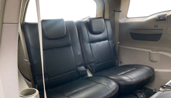 2017 Mahindra XUV500 W6, Diesel, Manual, 88,820 km, Third Seat Row ( optional )