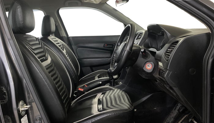 2020 Maruti Vitara Brezza LXI, Petrol, Manual, 69,679 km, Right Side Front Door Cabin