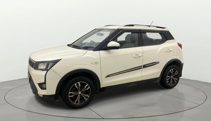 2021 Mahindra XUV300 W6 1.5 DIESEL AMT, Diesel, Automatic, 1,14,435 km, Left Front Diagonal