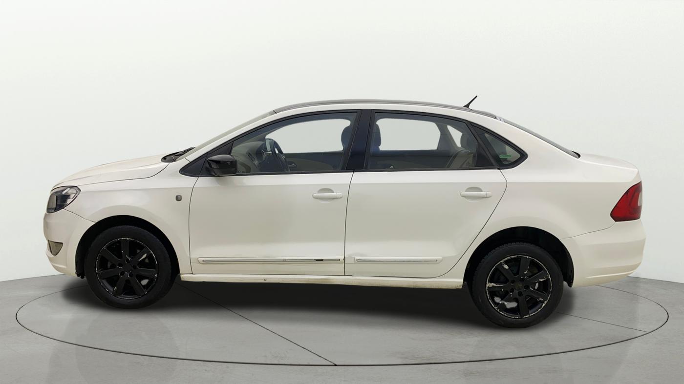 2013 Skoda Rapid AMBITION 1.6 MPI MT PLUS, Petrol, Manual, 83,954 km, Left Side