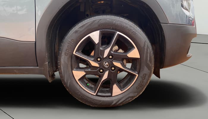 2024 Tata PUNCH CREATIVE FLAGSHIP DUAL TONE MT, Petrol, Manual, 25,211 km, Right Front Wheel