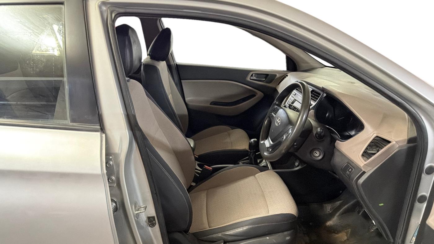 2014 Hyundai Elite i20 MAGNA 1.2, Petrol, Manual, 58,469 km, Right Side Front Door Cabin