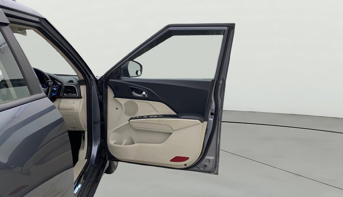 2022 Mahindra XUV300 W8 (O) 1.2 PETROL, Petrol, Manual, 46,114 km, RHS Front Door
