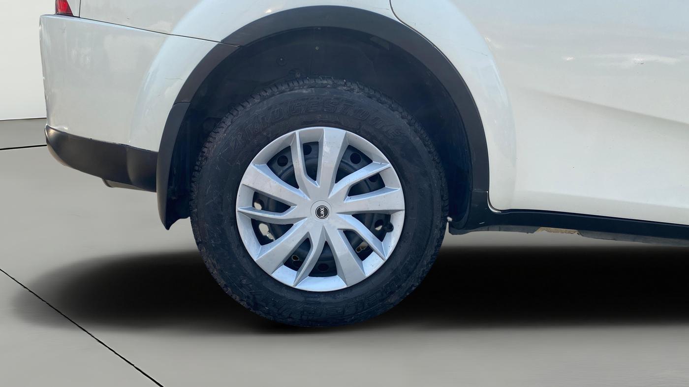 2018 Mahindra XUV500 W7, Diesel, Manual, 1,03,059 km, Right Rear Wheel