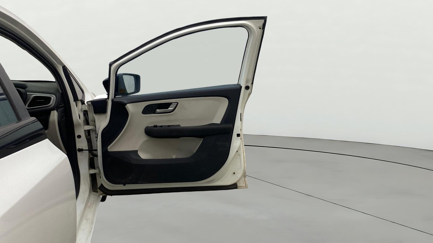 2022 Tata ALTROZ XZA PLUS, Petrol, Automatic, 56,299 km, RHS Front Door