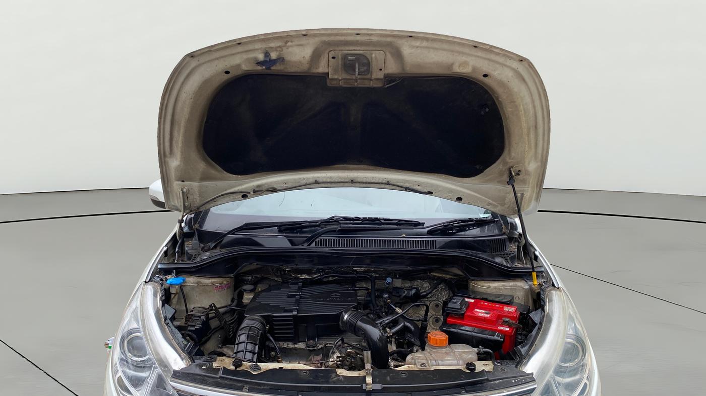 2015 Tata Zest XT PETROL, Petrol, Manual, 1,43,439 km, Open Bonet