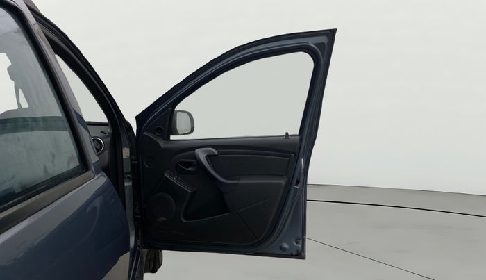 2015 Renault Duster RXE PETROL, Petrol, Manual, 64,306 km, RHS Front Door