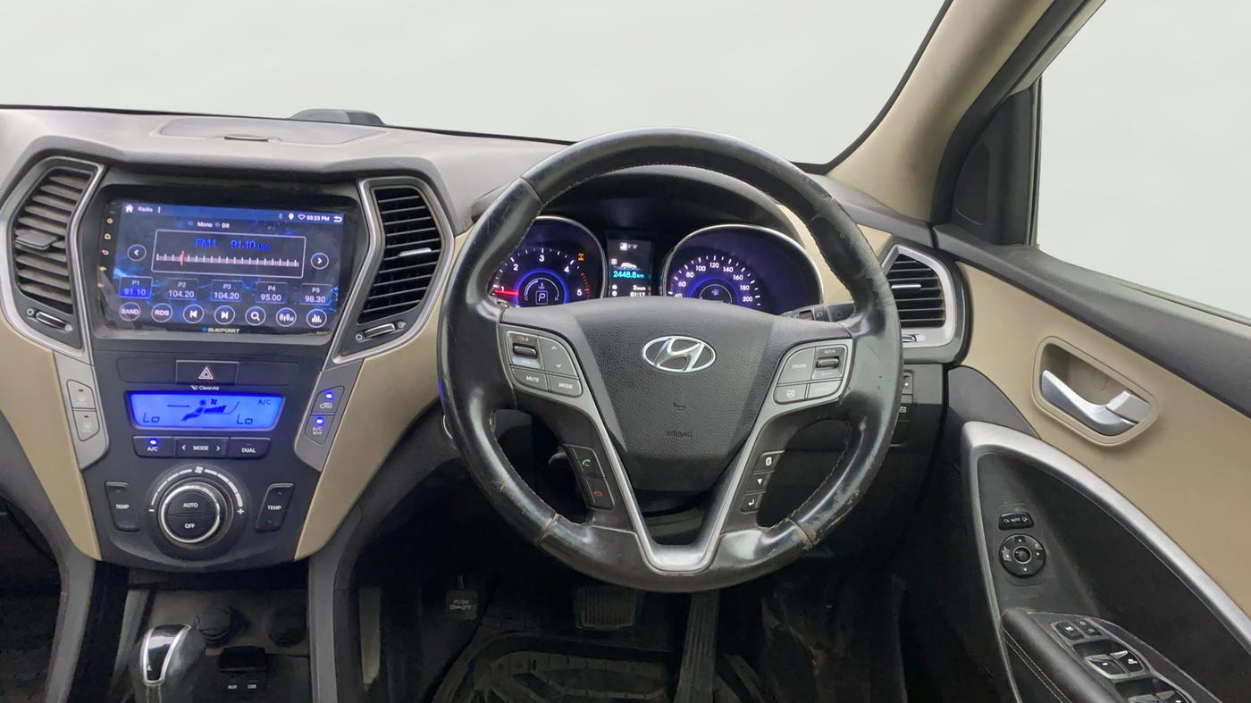 2014 Hyundai Santa Fe 4 WD AT, Diesel, Automatic, 1,45,736 km, Steering Wheel Close Up