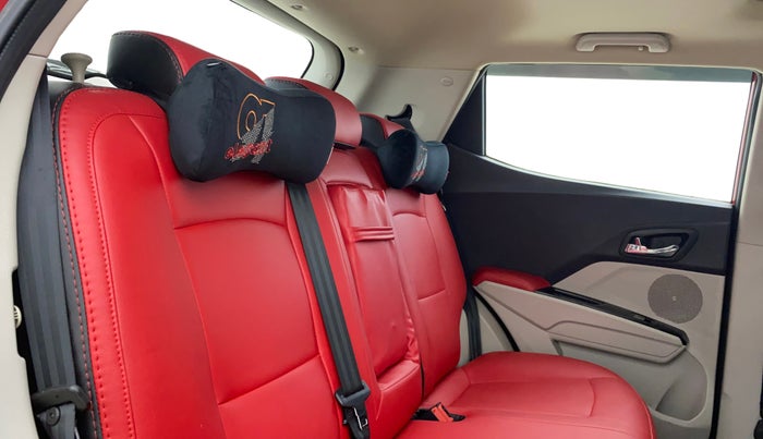2019 Mahindra XUV300 W8 (O) 1.5 DIESEL AMT, Diesel, Automatic, 64,912 km, Right Side Rear Door Cabin