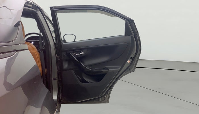 2024 Tata NEXON FEARLESS + SUNROOF DCA DUAL TONE 1.2 PETROL, Petrol, Automatic, 29,422 km, RHS Rear Door