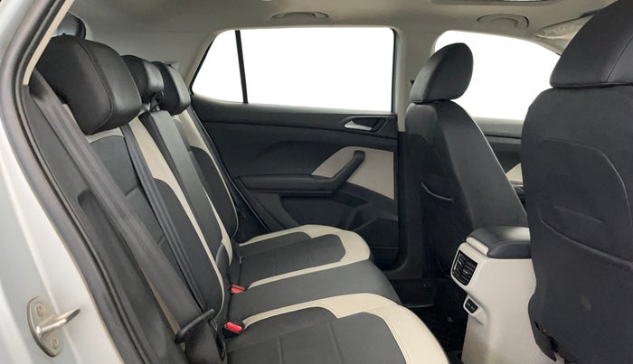 2022 Volkswagen TAIGUN TOPLINE 1.0 TSI MT, Petrol, Manual, 49,465 km, Right Side Rear Door Cabin