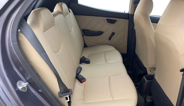 2018 Hyundai Eon ERA +, Petrol, Manual, 1,05,804 km, Right Side Rear Door Cabin