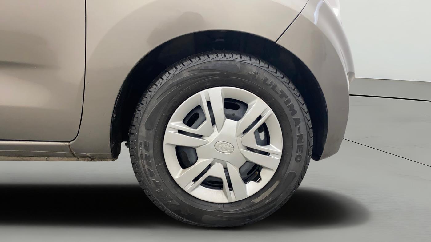 2016 Datsun Redi Go S, Petrol, Manual, 34,007 km, Right Front Wheel