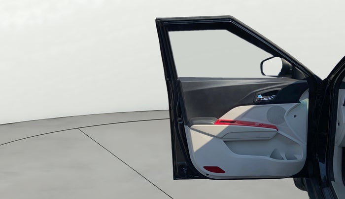 2023 Mahindra XUV300 W8 (O) 1.2 PETROL, Petrol, Manual, 13,938 km, LHS Front Door