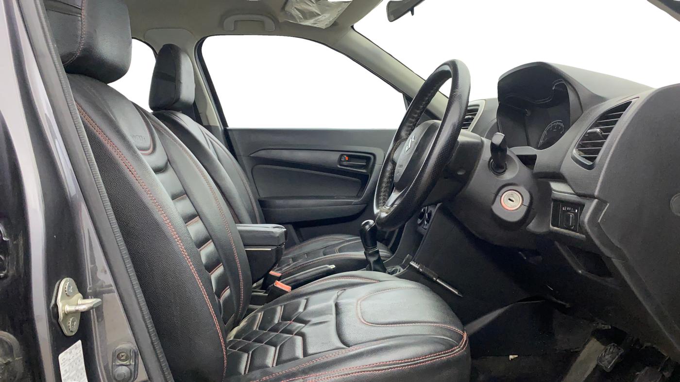 2020 Maruti Vitara Brezza LXI, Petrol, Manual, 77,545 km, Right Side Front Door Cabin
