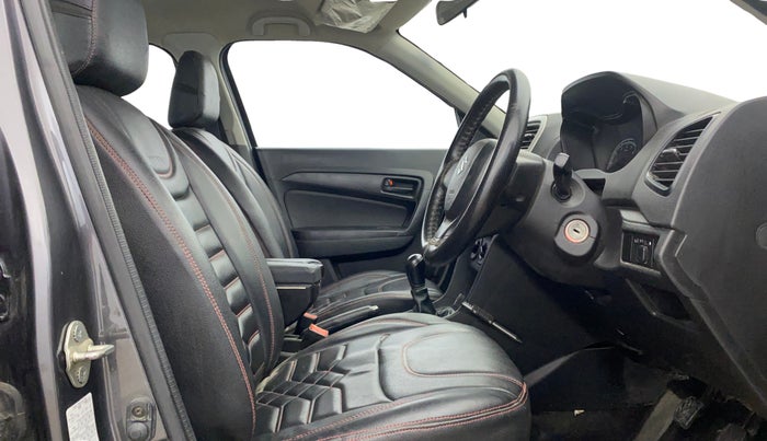 2020 Maruti Vitara Brezza LXI, Petrol, Manual, 77,545 km, Right Side Front Door Cabin