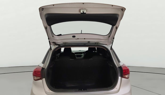 2018 Hyundai Elite i20 ASTA 1.2, Petrol, Manual, 1,23,416 km, Boot Door Open