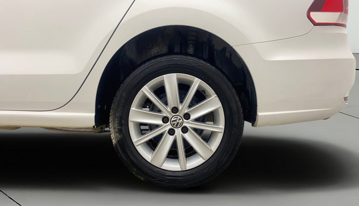 2017 Volkswagen Vento HIGHLINE PETROL AT, Petrol, Automatic, 84,972 km, Left Rear Wheel