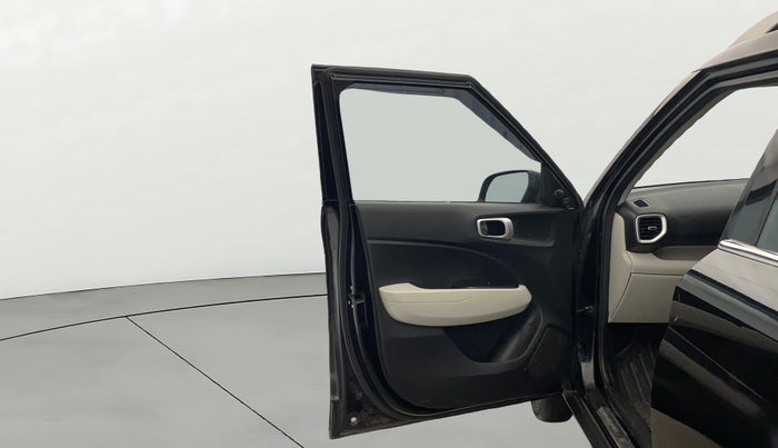 2023 Hyundai VENUE E 1.2, CNG, Manual, 76,125 km, LHS Front Door