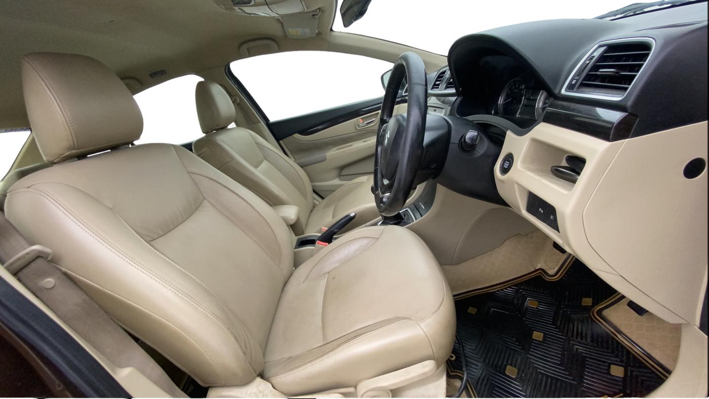 2015 Maruti Ciaz ZXI+, Petrol, Manual, 1,18,993 km, Right Side Front Door Cabin