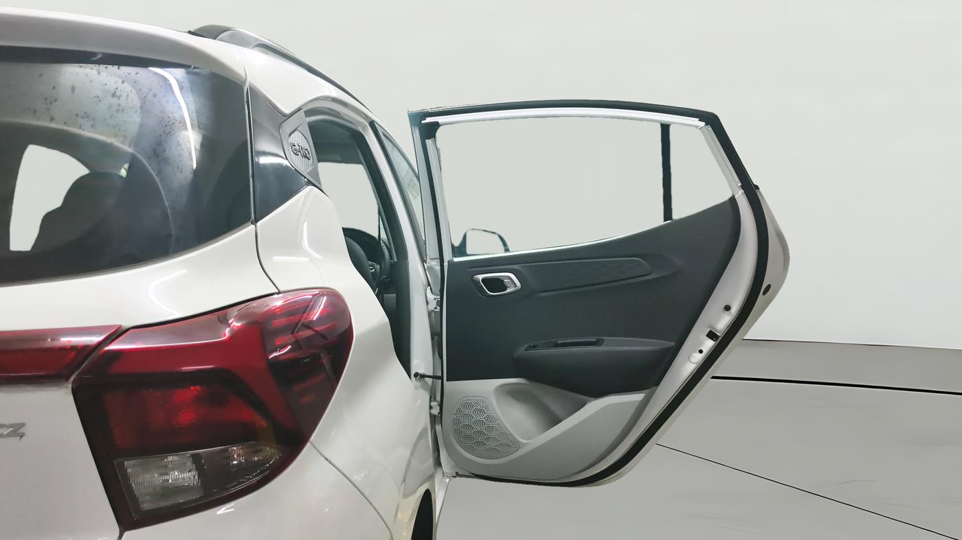 2025 Hyundai GRAND I10 NIOS SPORTZ AMT 1.2 KAPPA VTVT, Petrol, Automatic, 5,223 km, RHS Rear Door