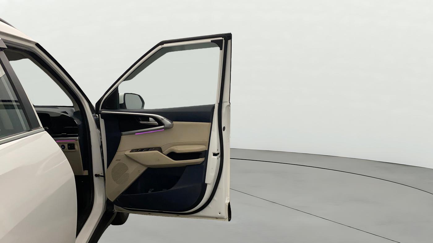 2022 KIA CARENS LUXURY PLUS 1.5 DIESEL AT 6 STR, Diesel, Automatic, 1,12,455 km, RHS Front Door