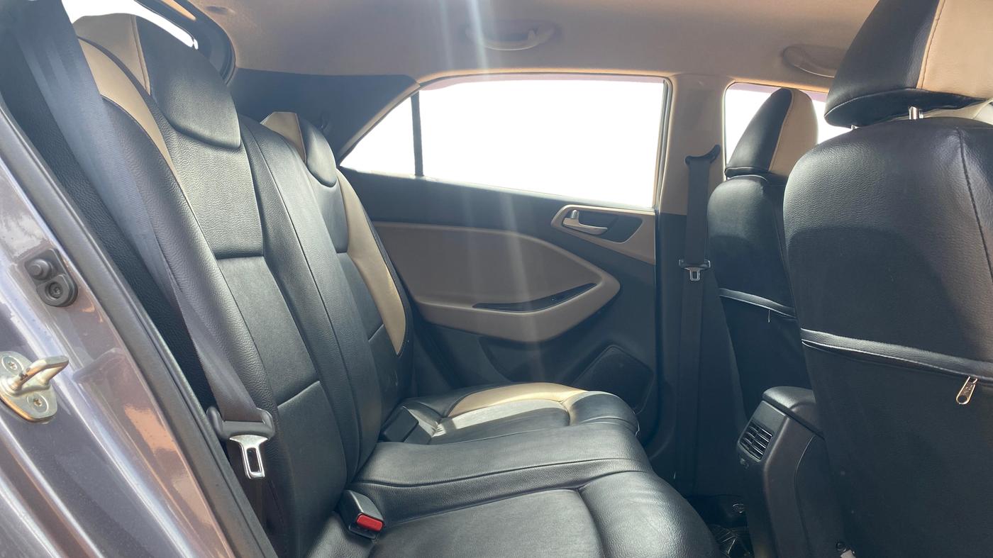 2019 Hyundai Elite i20 MAGNA PLUS 1.2, Petrol, Manual, 73,553 km, Right Side Rear Door Cabin