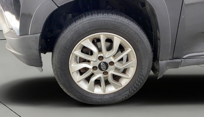2016 Mahindra Kuv100 K8 6 STR, Petrol, Manual, 32,042 km, Left Front Wheel