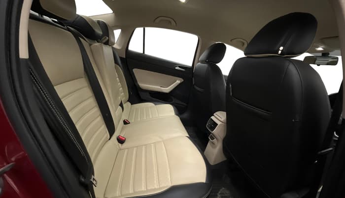 2022 Volkswagen VIRTUS HIGHLINE TSI 1.0 AT, Petrol, Automatic, 66,880 km, Right Side Rear Door Cabin