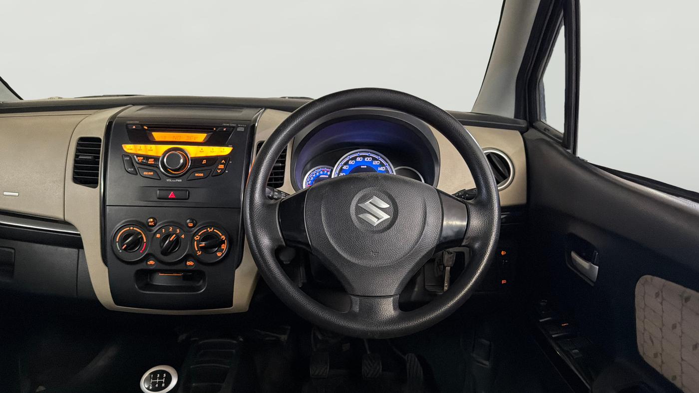 2017 Maruti Wagon R 1.0 VXI, Petrol, Manual, 20,374 km, Steering Wheel Close Up