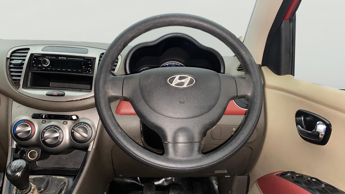 2013 Hyundai i10 MAGNA 1.2, Petrol, Manual, 1,05,360 km, Steering Wheel Close Up