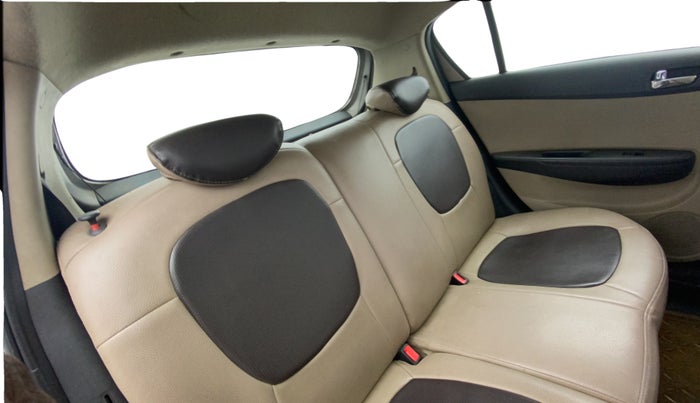 2013 Hyundai i20 ASTA 1.2, Petrol, Manual, 1,03,608 km, Right Side Rear Door Cabin