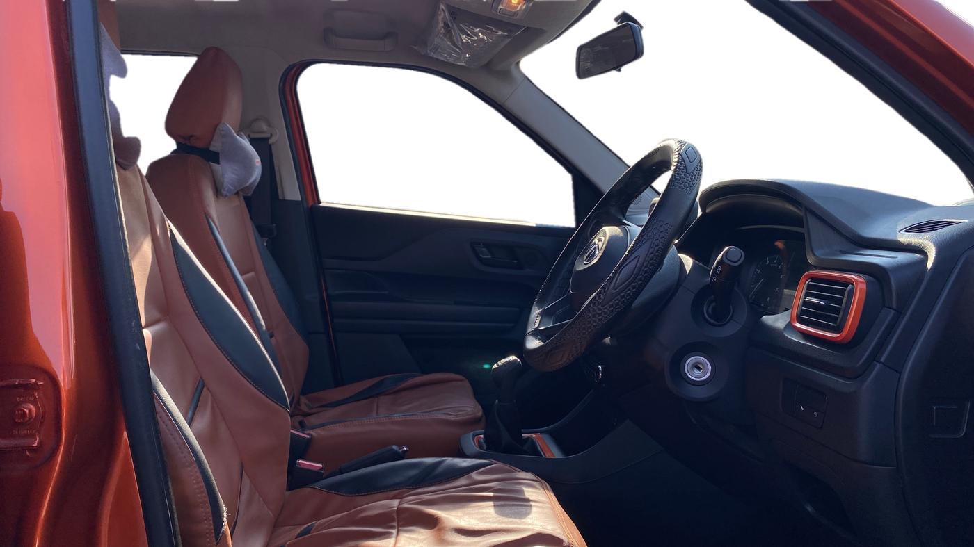 2022 Tata PUNCH ACCOMPLISHED MT, Petrol, Manual, 9,503 km, Right Side Front Door Cabin