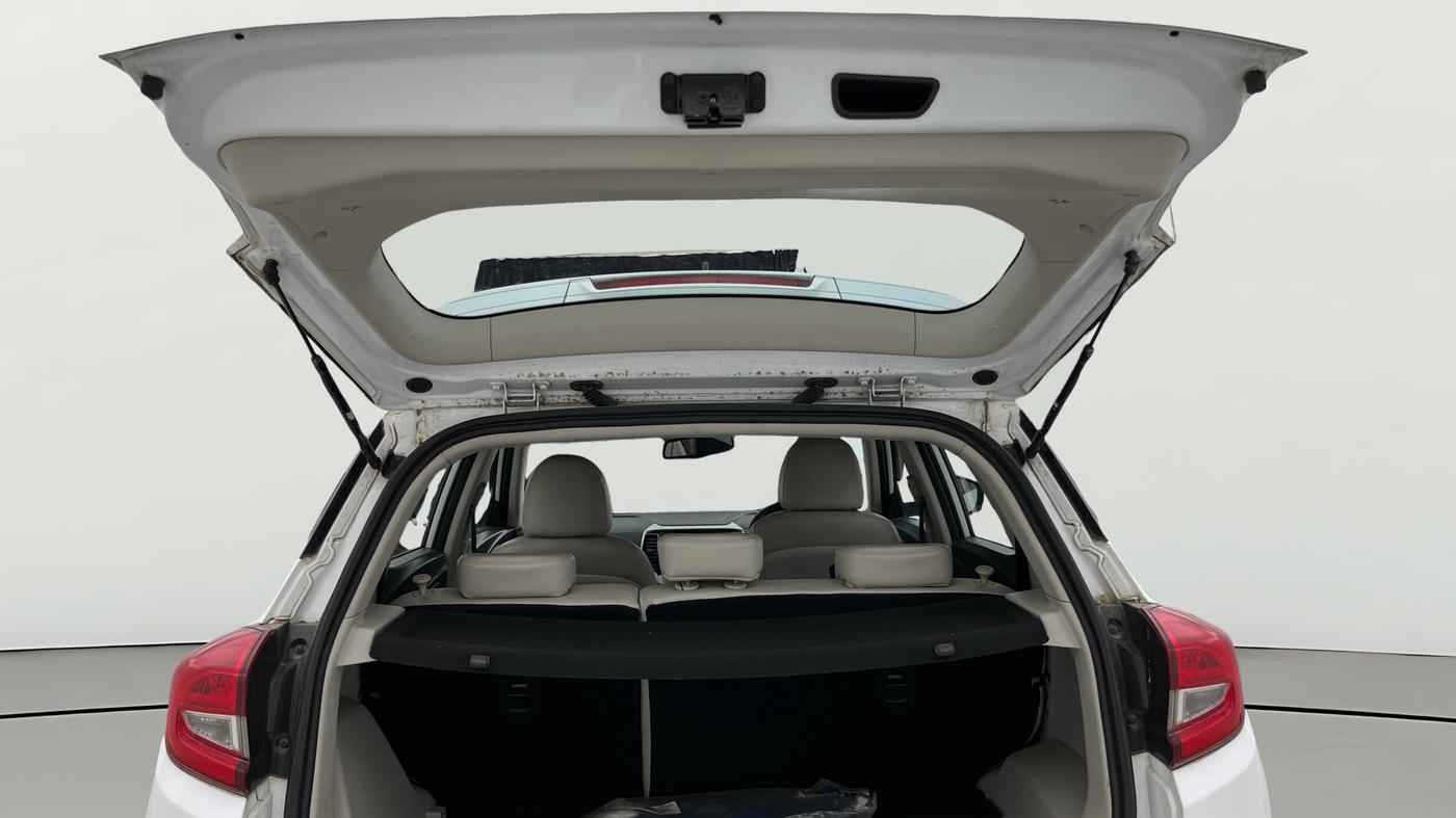 2024 Mahindra XUV300 W8 (O) 1.2 PETROL AMT, Petrol, Automatic, 16,200 km, Boot Door Open