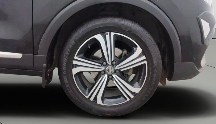 2022 MG ASTOR SHARP 1.5 CVT, Petrol, Automatic, 37,672 km, Right Front Wheel