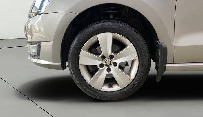 2016 Skoda Rapid STYLE 1.6 MPI AT, Petrol, Automatic, 61,090 km, Left Front Wheel