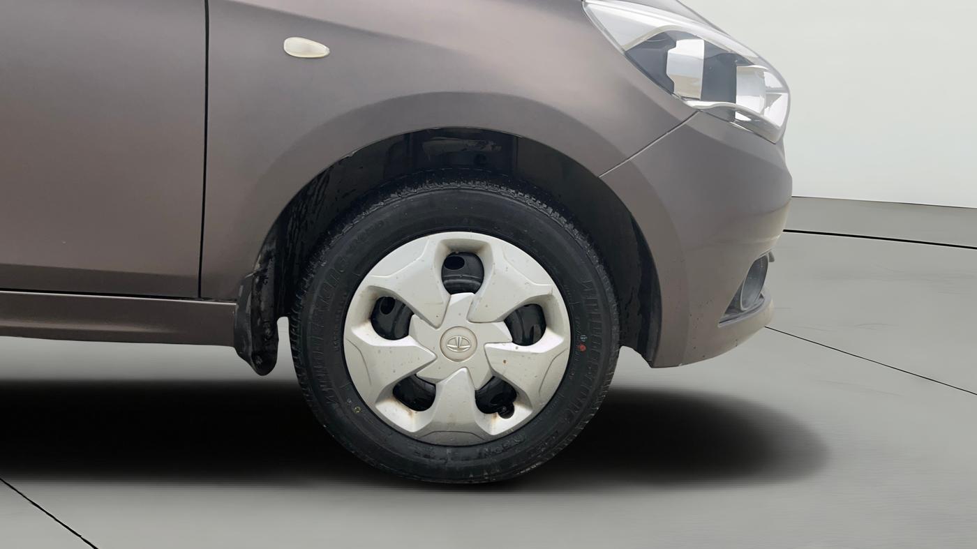 2017 Tata Tiago XT PETROL, Petrol, Manual, 51,821 km, Right Front Wheel