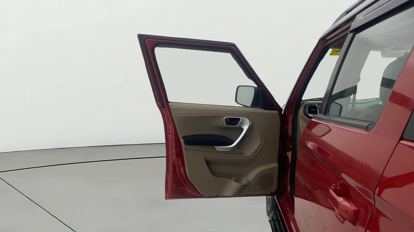 2018 Mahindra TUV300 T10, Diesel, Manual, 40,263 km, LHS Front Door