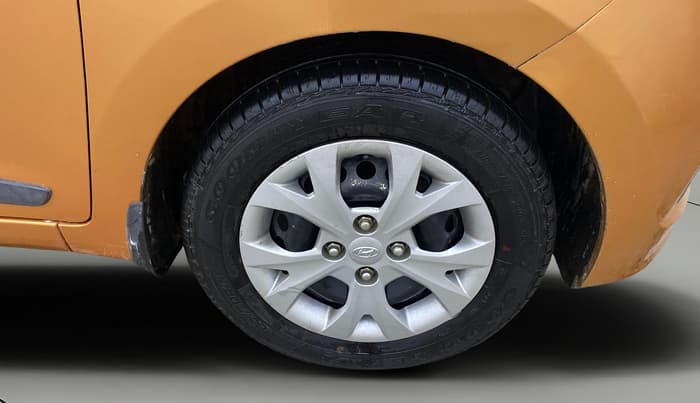 2016 Hyundai Grand i10 SPORTZ 1.2 KAPPA VTVT, Petrol, Manual, 24,556 km, Right Front Wheel