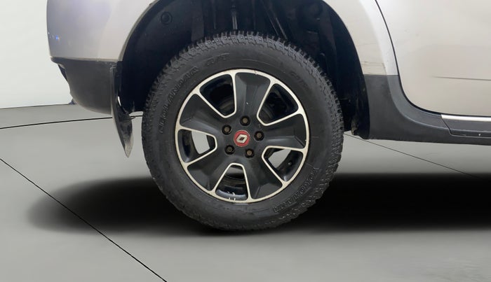 2017 Renault Duster 85 PS RXS MT DIESEL, Diesel, Manual, 1,00,850 km, Right Rear Wheel